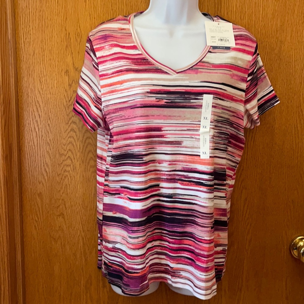 Women’s Croft& Barrow v-neck shirt